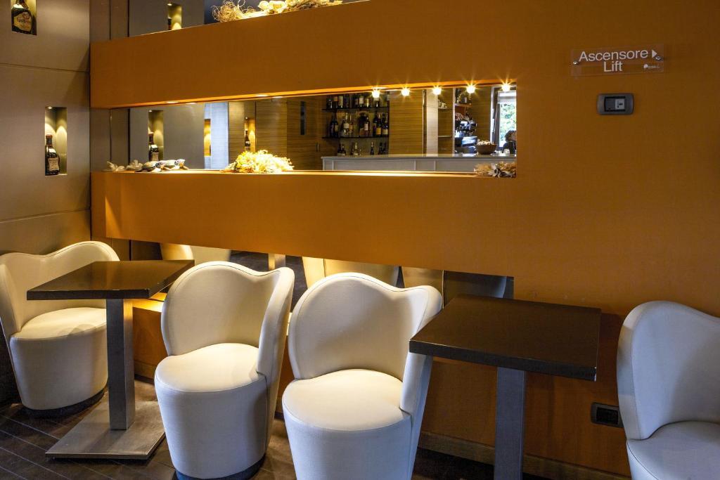 Hotel Ristorante San Carlo Арона Екстер'єр фото